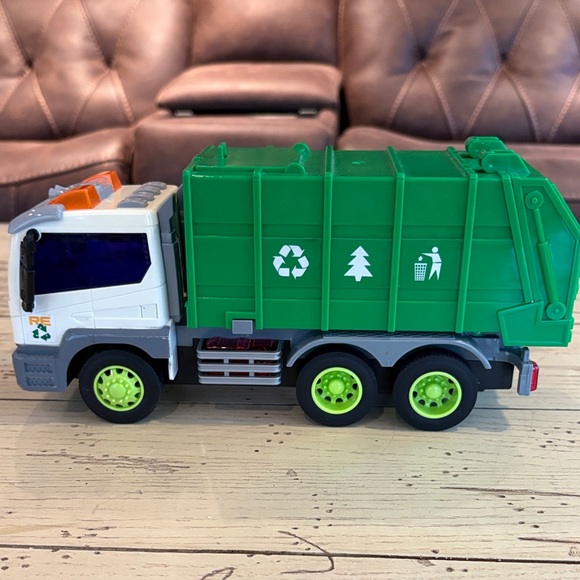 Maxx Action Other - Maxx Action Lights/Sounds Revving Waste Removal Recycling Truck Toy